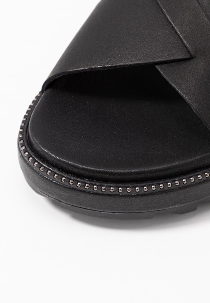 Schwarze Roaming Criss Cross Slide Pantoletten Sorel Schweiz