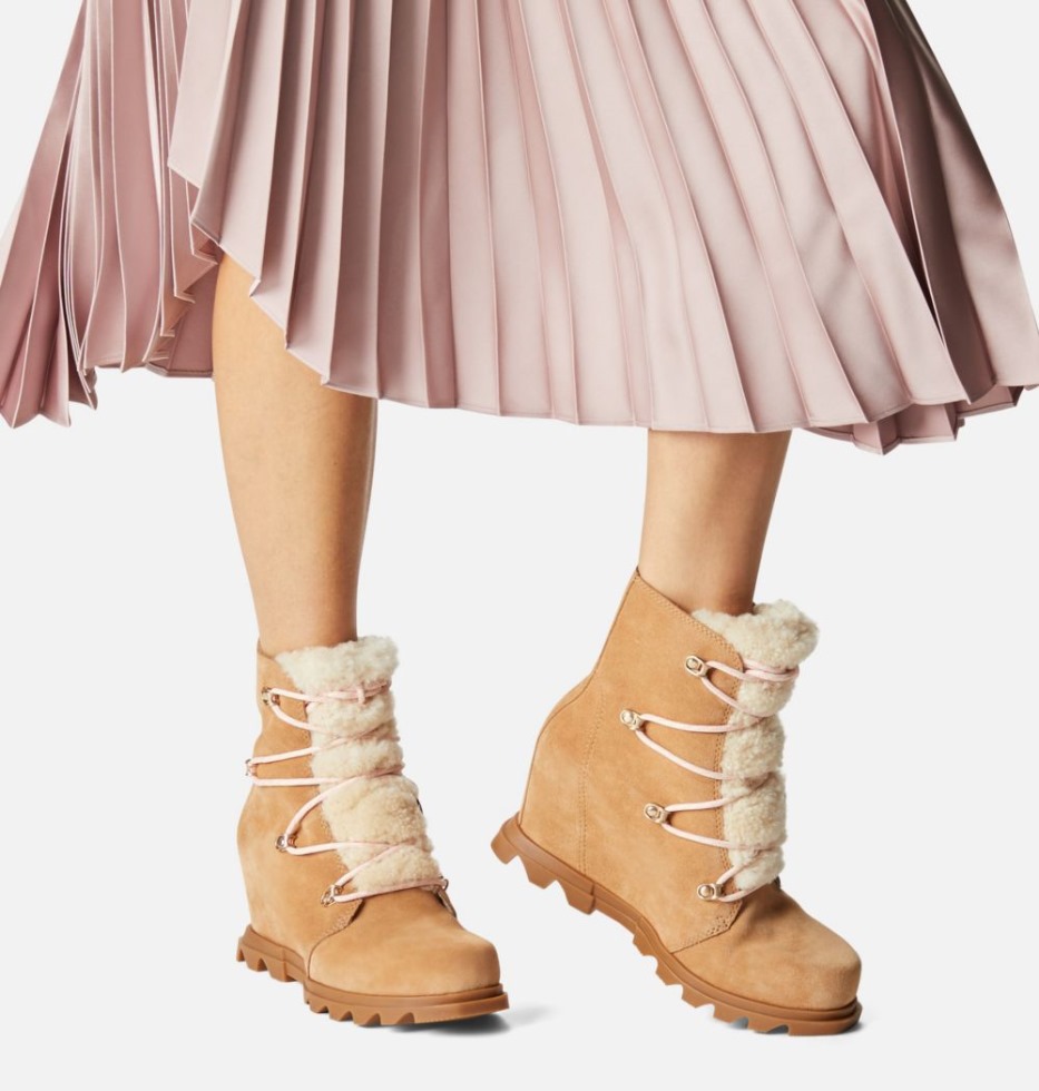 Sorel Switzerland Tawny Buff-gum 2 Joan Of Arctic Wedge Iii Kuscheliger Schnürstiefel Für Damen