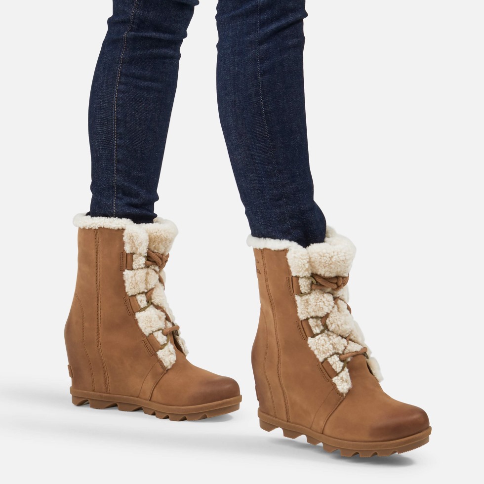 Joan Of Arctic Wedge Ii Stiefeletten Mit Keilabsatz Für Damen Sorel Samt Tan